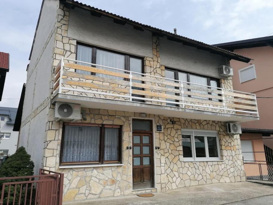 Cozy 1-Bdrm Apt In Dubec, Ideal For Work Or Study Sesvete Εξωτερικό φωτογραφία