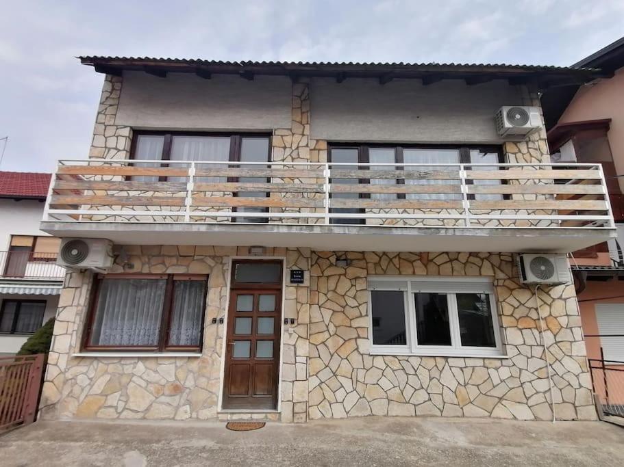 Cozy 1-Bdrm Apt In Dubec, Ideal For Work Or Study Sesvete Εξωτερικό φωτογραφία