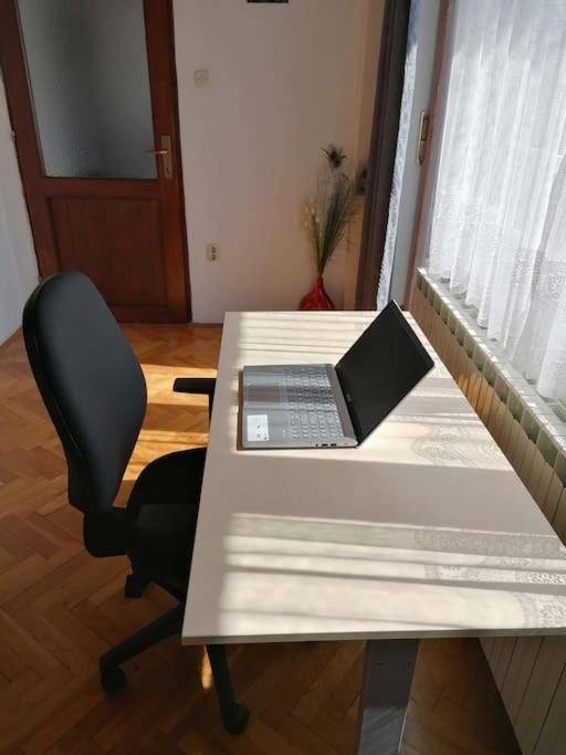 Cozy 1-Bdrm Apt In Dubec, Ideal For Work Or Study Sesvete Εξωτερικό φωτογραφία